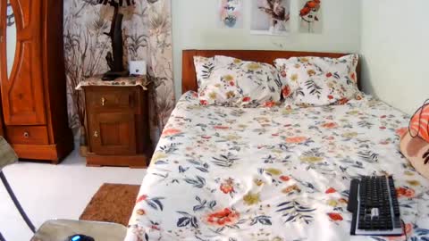 Snapshot of miel_07 chatting on July 14, 6:29 am miel_07 online show from July 14, 6:29 am