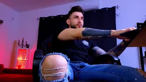 MightyAaron online show from March 19, 3:43 am