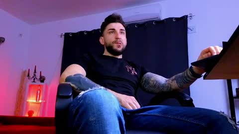 MightyAaron online show from April 5, 2:31 am