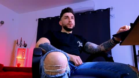 MightyAaron online show from April 9, 2:33 am