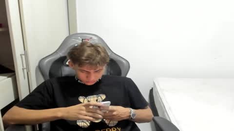 Miguel Hernandez online show from October 20, 3:29 am