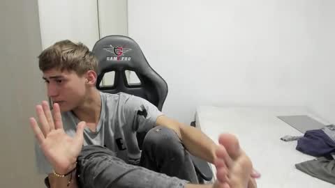 Miguel Hernandez online show from December 3, 1:46 am