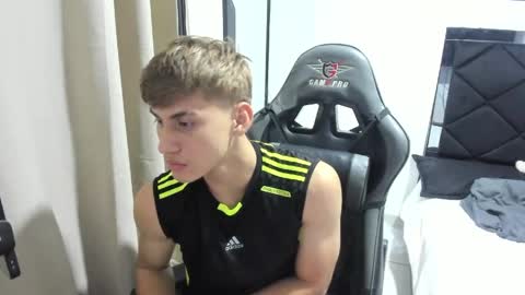 Snapshot of miguel_hz chatting on May 14, 12:06 am Miguel Hernandez online show from May 14, 12:06 am