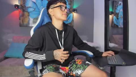 Snapshot of miguel_turqueza chatting on May 8, 10:37 pm miguel_turqueza online show from May 8, 10:37 pm