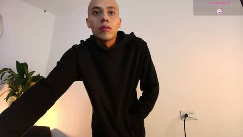 Snapshot of miguelangel_996 chatting on April 16, 6:14 am miguel angel online show from April 16, 6:14 am