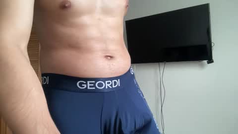 Snapshot of miguelmazo193 chatting on June 4, 8:59 pm miguelmazo193 online show from June 4, 8:59 pm