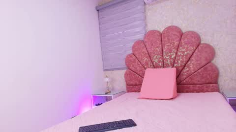 Mia  online show from November 12, 11:54 am