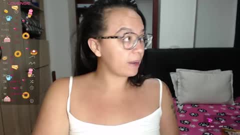 Snapshot of miia_big1boobs chatting on February 23, 12:51 am miia big1boobs online show from February 23, 12:51 am