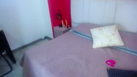 Miia colliins   online show from September 22, 1:24 pm