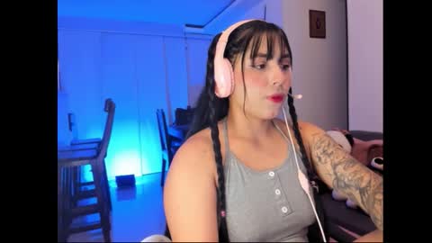Snapshot of miia_kay_ chatting on October 23, 2:33 am Miia Kay online show from October 23, 2:33 am