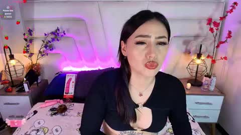 Snapshot of miia_paris chatting on February 7, 5:22 am Miia Paris online show from February 7, 5:22 am