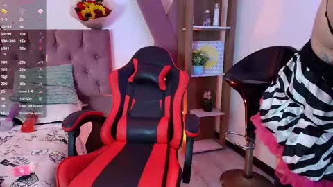 Snapshot of miia_paris chatting on February 14, 5:59 am Miia Paris online show from February 14, 5:59 am