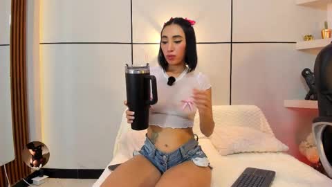 Snapshot of miia_parker_ chatting on October 21, 12:50 pm online show from October 21, 12:50 pm