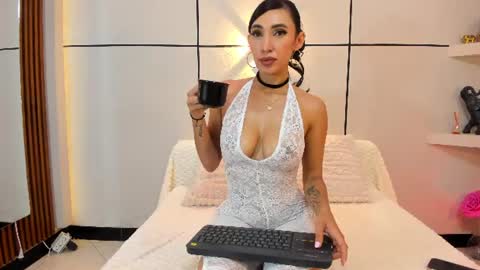 Snapshot of miia_parker_ chatting on June 10, 12:26 pm online show from June 10, 12:26 pm