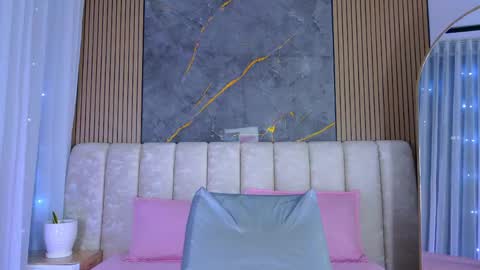 miia scoott  online show from May 23, 11:58 am