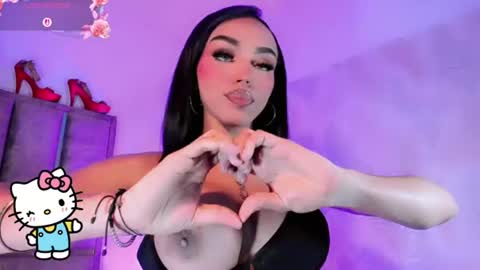 Snapshot of miia_sophia chatting on July 2, 9:15 am online show from July 2, 9:15 am
