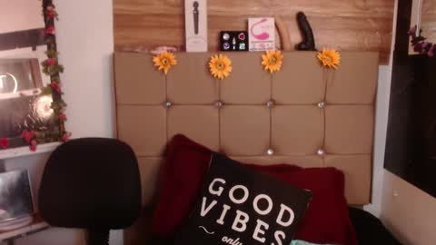 miia online show from December 3, 7:23 pm