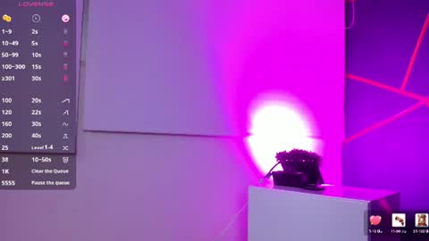 Snapshot of miia_taylor_1_ chatting on July 7, 7:23 am Mia online show from July 7, 7:23 am