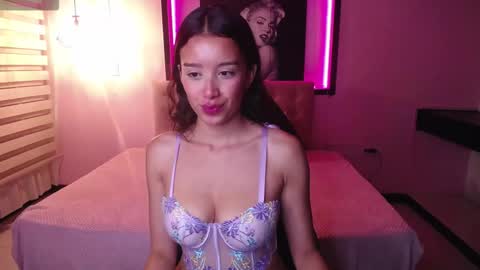 miiaa_evans1 online show from October 26, 12:11 pm