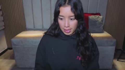 miiaa_evans1 online show from February 7, 7:39 pm