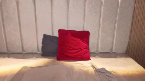 miiaa_evans1 online show from March 11, 2:01 pm