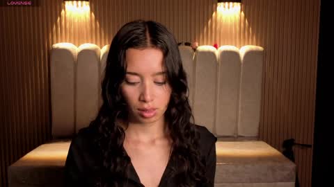 miiaa_evans1 online show from March 31, 8:09 pm