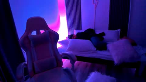 Miah Room  online show from October 5, 6:01 am