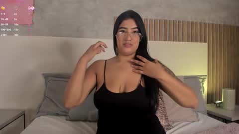 Snapshot of miiah_parker chatting on December 1, 2:11 pm MIAH PARKER online show from December 1, 2:11 pm