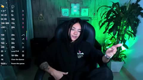 Snapshot of miichael_black chatting on December 4, 11:02 pm Michael Black online show from December 4, 11:02 pm