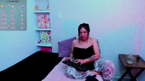 Snapshot of miichael_black chatting on April 24, 5:10 am Michael Black online show from April 24, 5:10 am