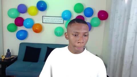 Snapshot of miiloo18 chatting on October 16, 8:21 pm Jordan online show from October 16, 8:21 pm