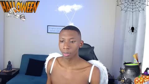 Snapshot of miiloo18 chatting on October 31, 5:47 pm Jordan online show from October 31, 5:47 pm