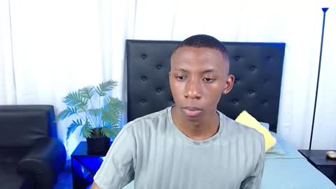 Snapshot of miiloo18 chatting on November 4, 9:36 pm Jordan online show from November 4, 9:36 pm