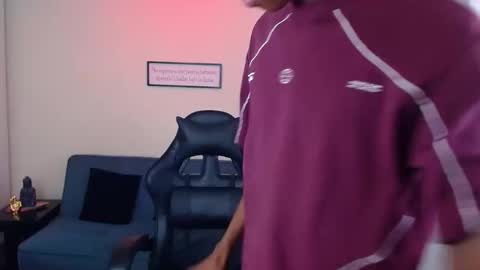 Snapshot of miiloo18 chatting on November 6, 8:10 pm Jordan online show from November 6, 8:10 pm