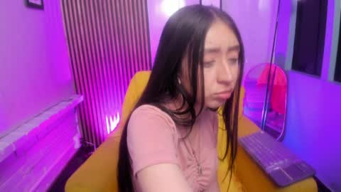 miilu  online show from April 11, 7:45 am