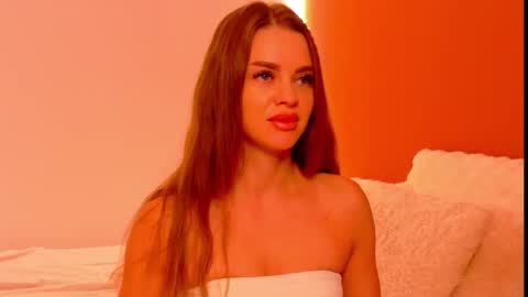 Snapshot of miirra_ chatting on December 17, 5:24 am Amira online show from December 17, 5:24 am