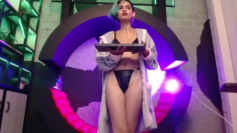 Snapshot of miistressblu chatting on February 27, 4:07 pm Ammy online show from February 27, 4:07 pm