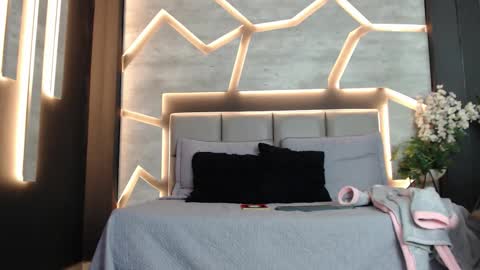 Snapshot of miistressblu chatting on March 2, 1:51 pm Ammy online show from March 2, 1:51 pm