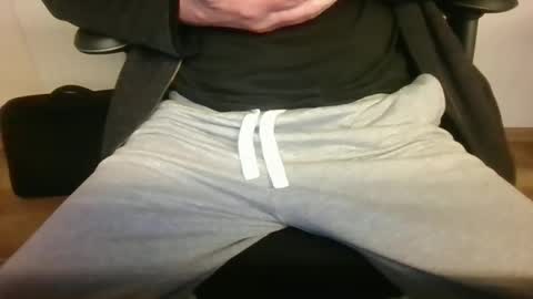 Snapshot of mik116 chatting on October 15, 9:20 am mik online show from October 15, 9:20 am