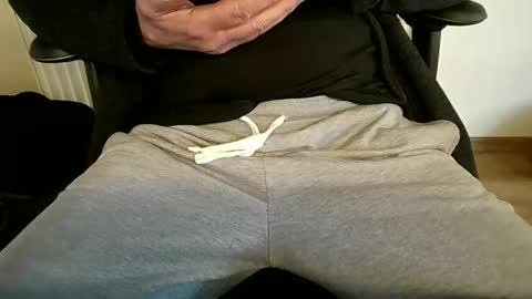 Snapshot of mik116 chatting on November 12, 9:53 am mik online show from November 12, 9:53 am