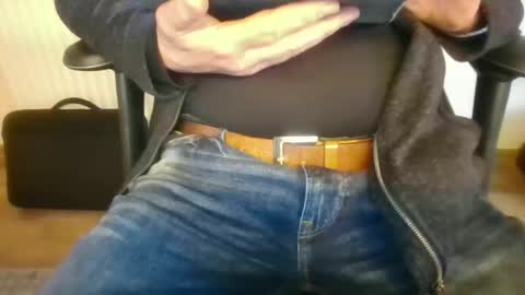 Snapshot of mik116 chatting on November 13, 12:15 pm mik online show from November 13, 12:15 pm