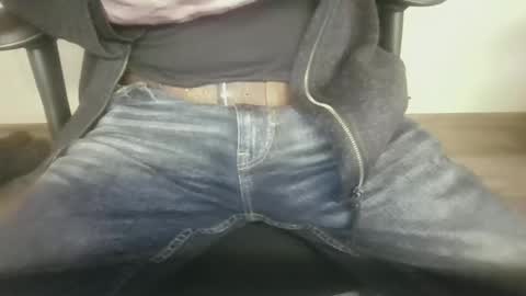 Snapshot of mik116 chatting on November 15, 8:55 am mik online show from November 15, 8:55 am