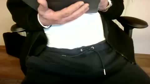 Snapshot of mik116 chatting on November 24, 11:43 am mik online show from November 24, 11:43 am