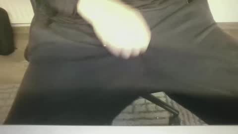 Snapshot of mik116 chatting on December 4, 9:07 am mik online show from December 4, 9:07 am