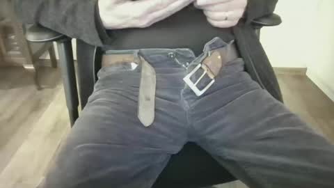 Snapshot of mik116 chatting on December 14, 2:33 pm mik online show from December 14, 2:33 pm