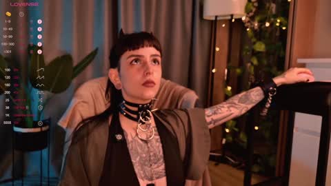 mika_moon_ online show from December 9, 10:20 pm