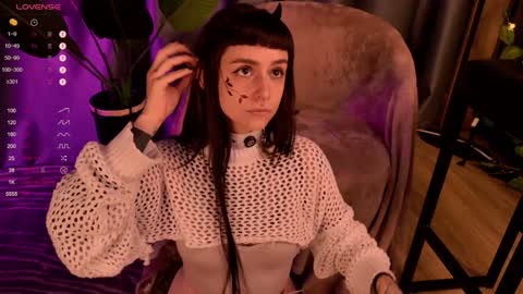 mika_moon_ online show from December 15, 9:20 pm