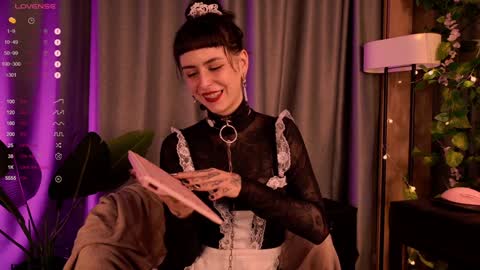 mika_moon_ online show from December 16, 8:05 pm