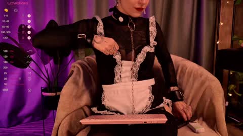 mika_moon_ online show from December 16, 11:07 pm