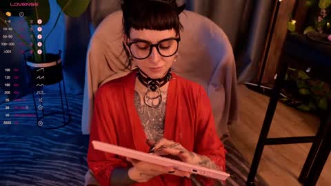 mika_moon_ online show from December 19, 9:28 pm